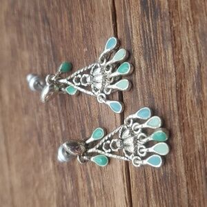 Liz claiborne‎ tribal dangle green enamel earrings E244